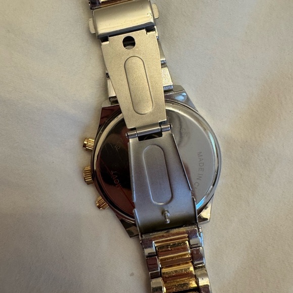 American Exchange Two-Tone Watch for Parts/Repair – Missing Dial & Crystal - Picture 6 of 8